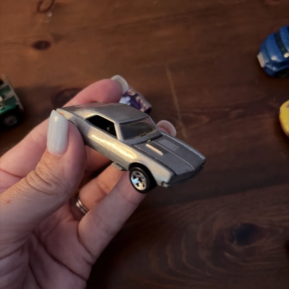 LOT OF 17 HOT‎ WHEELS VEHICLES